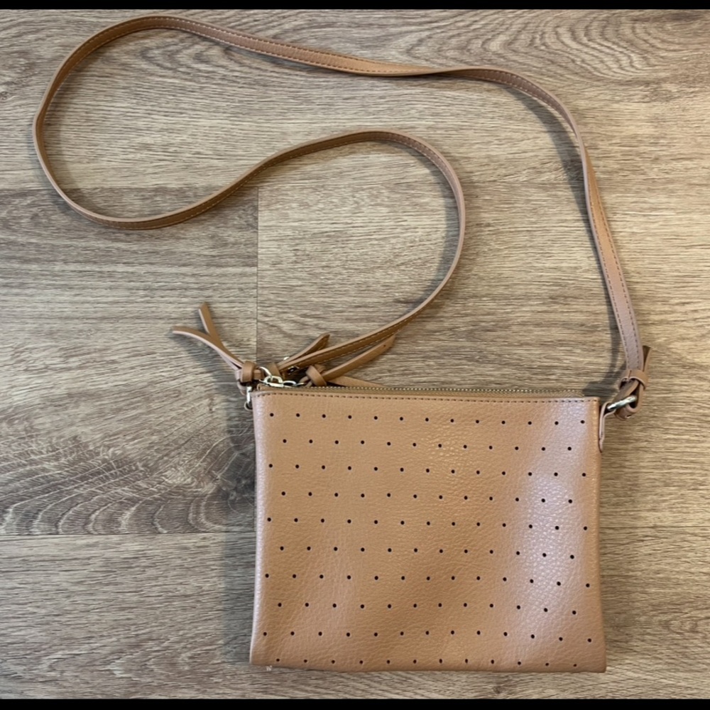 Like new! Tan Crossbody Bag • faux leather